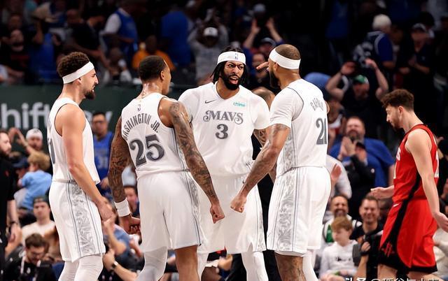 hth体育官方网站达拉斯独行侠迎欧篮联关键赛；今晨内部沟通；话题不断；球队文化再被提及的简单介绍